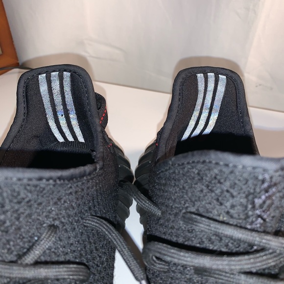 Yeezy bred V2 - Picture 5 of 6